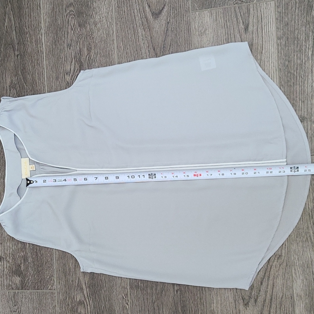 ModCloth Light Grey Top - Picture 5 of 8